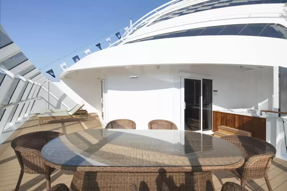 el MSC Bellissima :   70