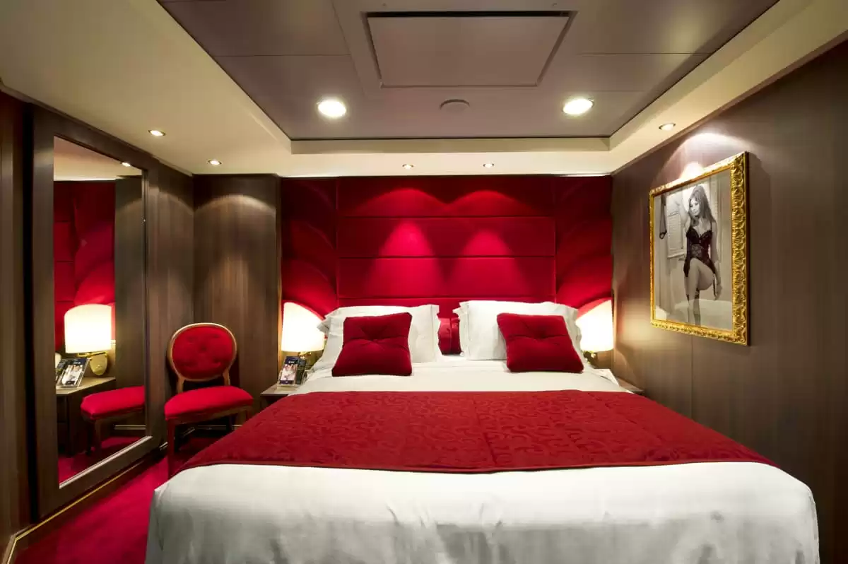 el MSC Divina :   14