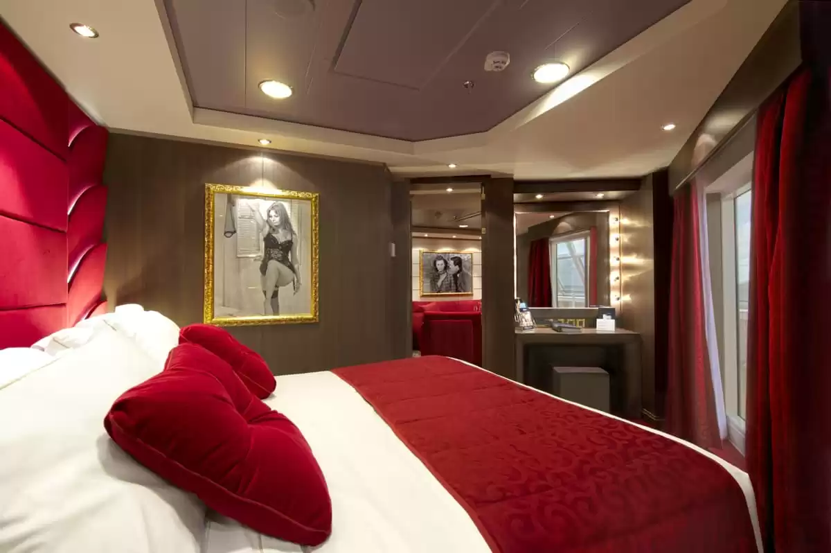 el MSC Divina :   13
