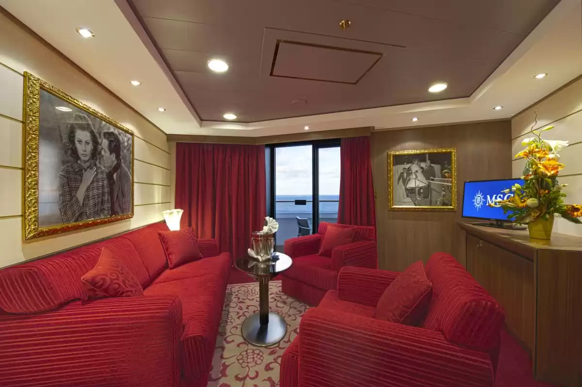 el MSC Divina :   7