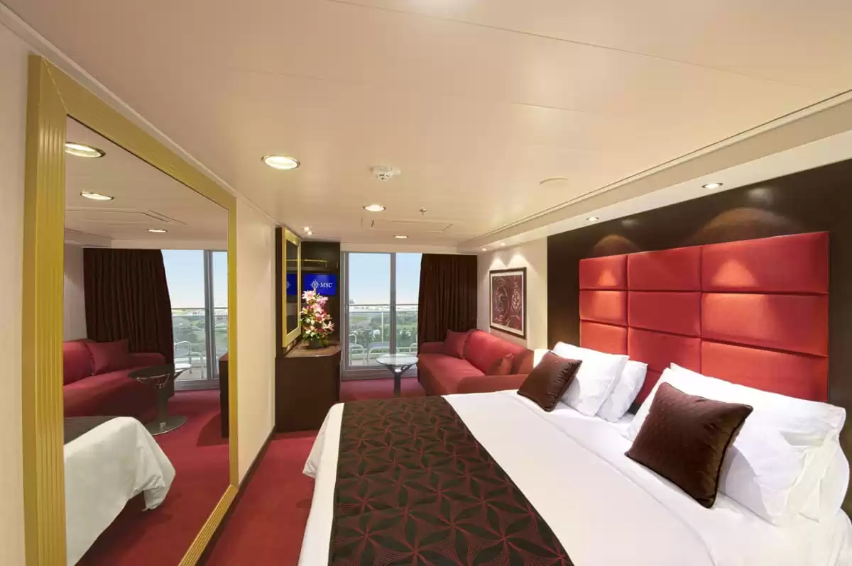 el MSC Divina :   6