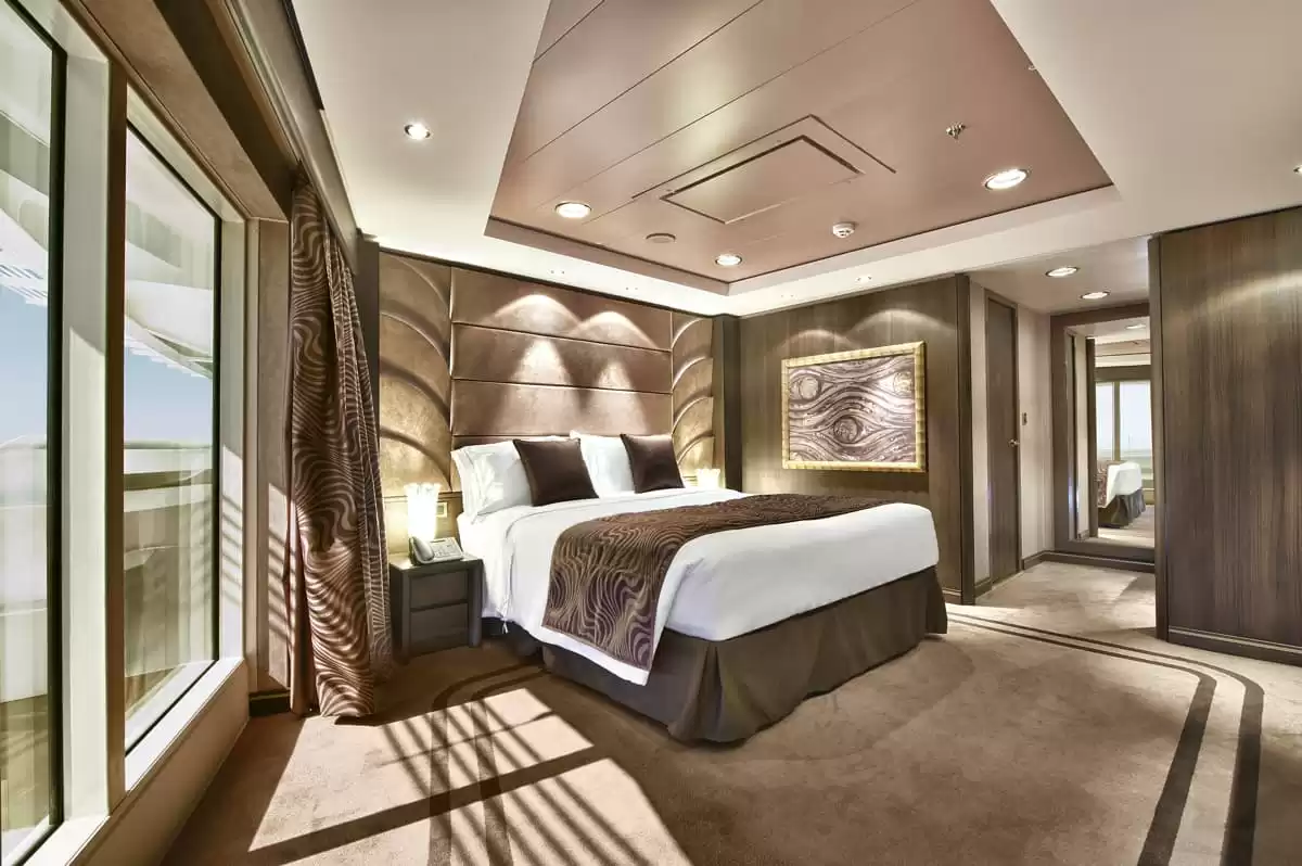 el MSC Divina :   5