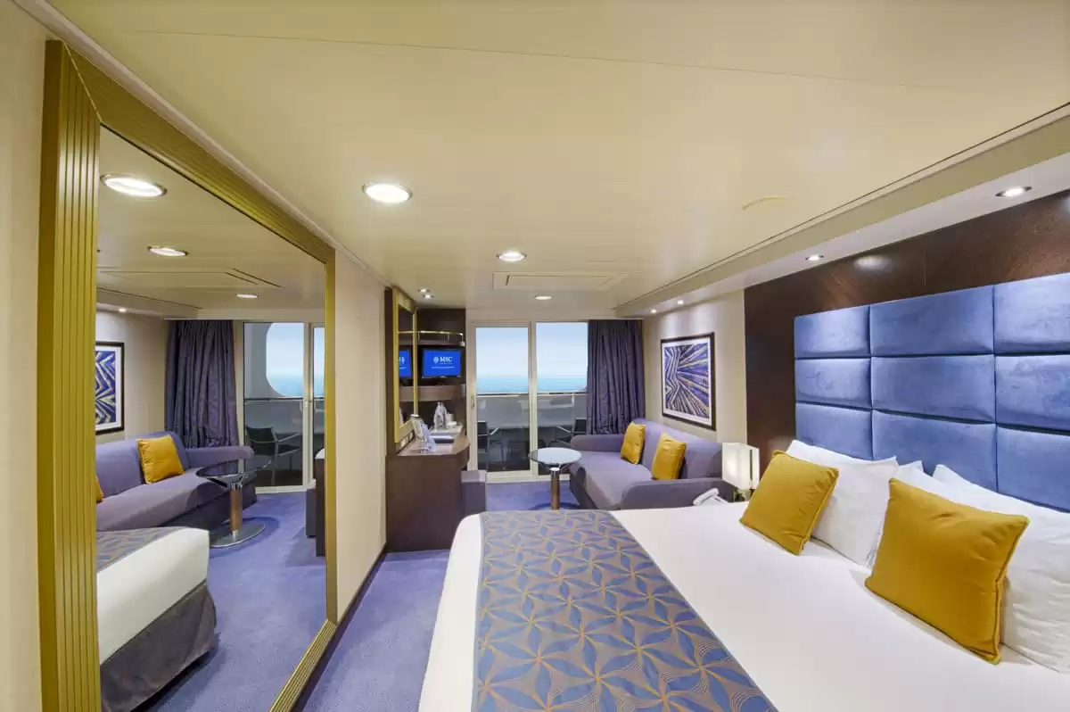 el MSC Divina :   3