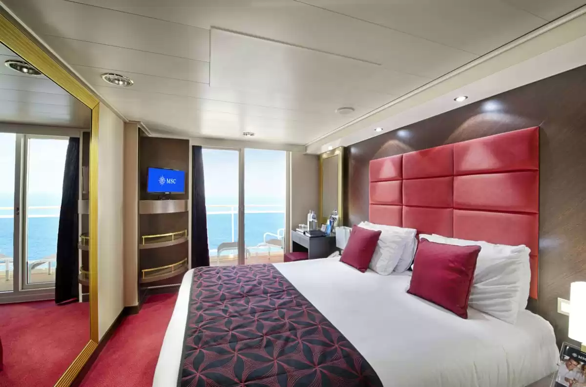 el MSC Divina :   2