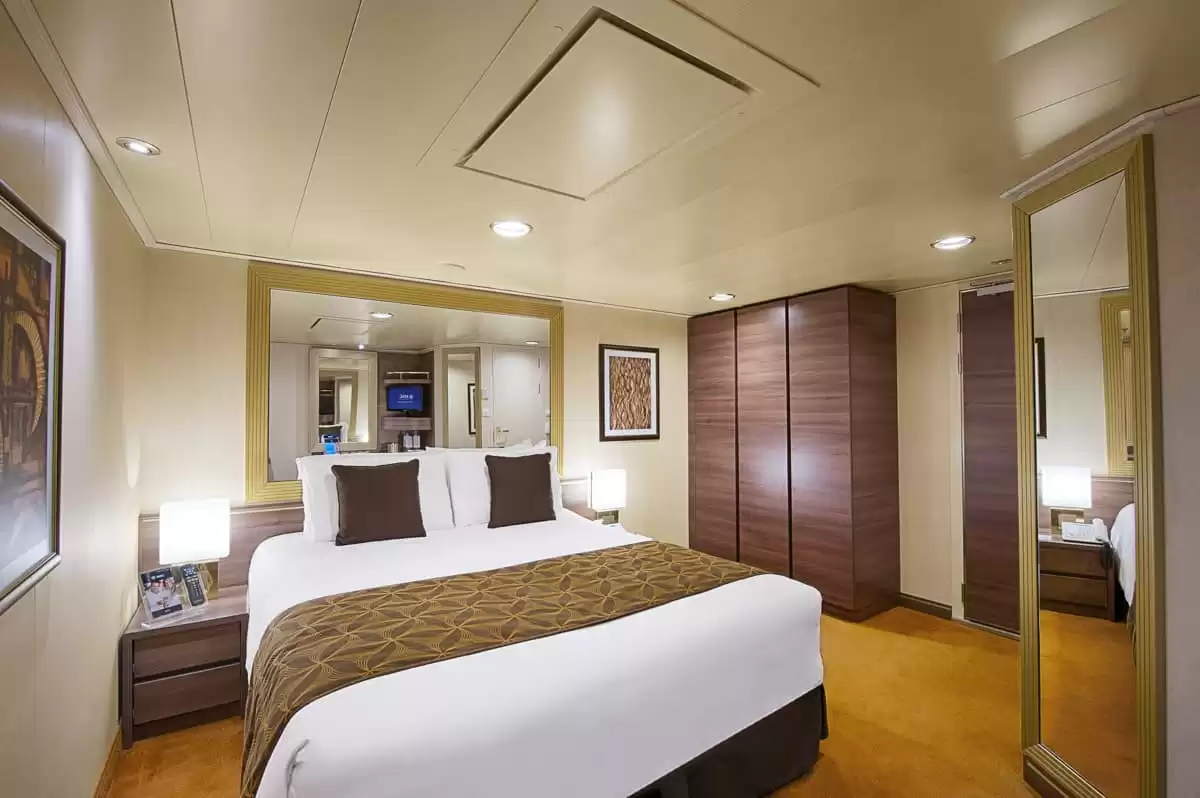 el MSC Divina :   1