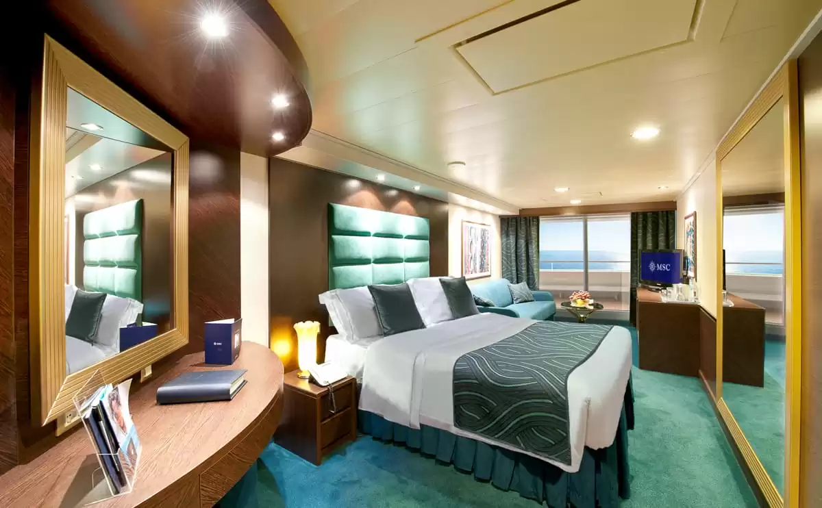 el MSC Divina :   42