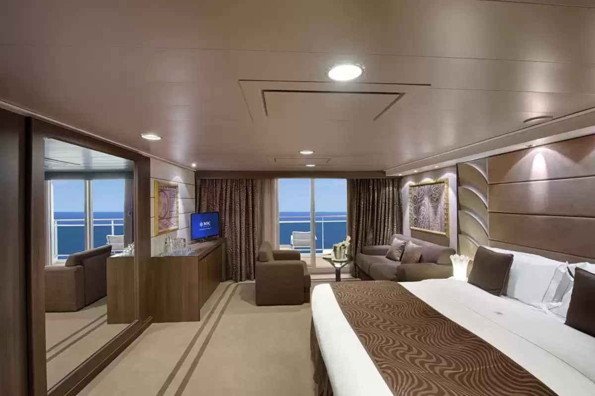 el MSC Divina :   58