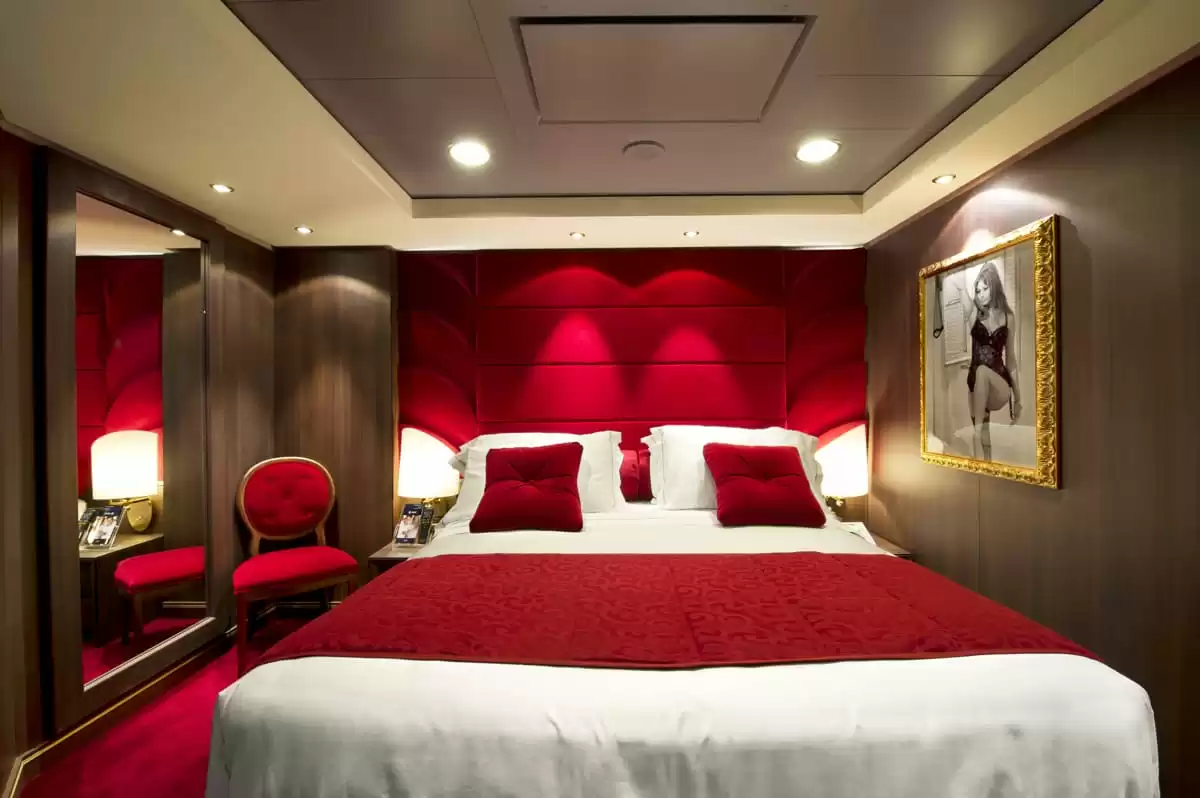 el MSC Divina :   59