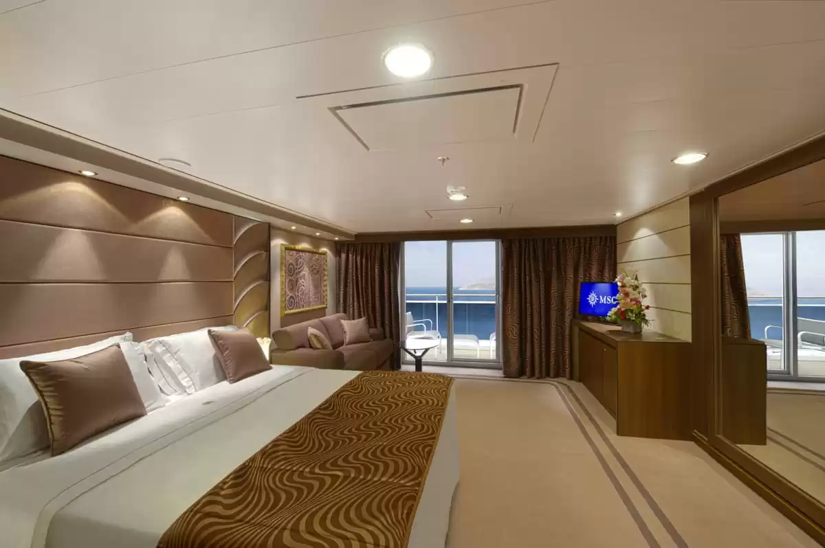 el MSC Divina :   62