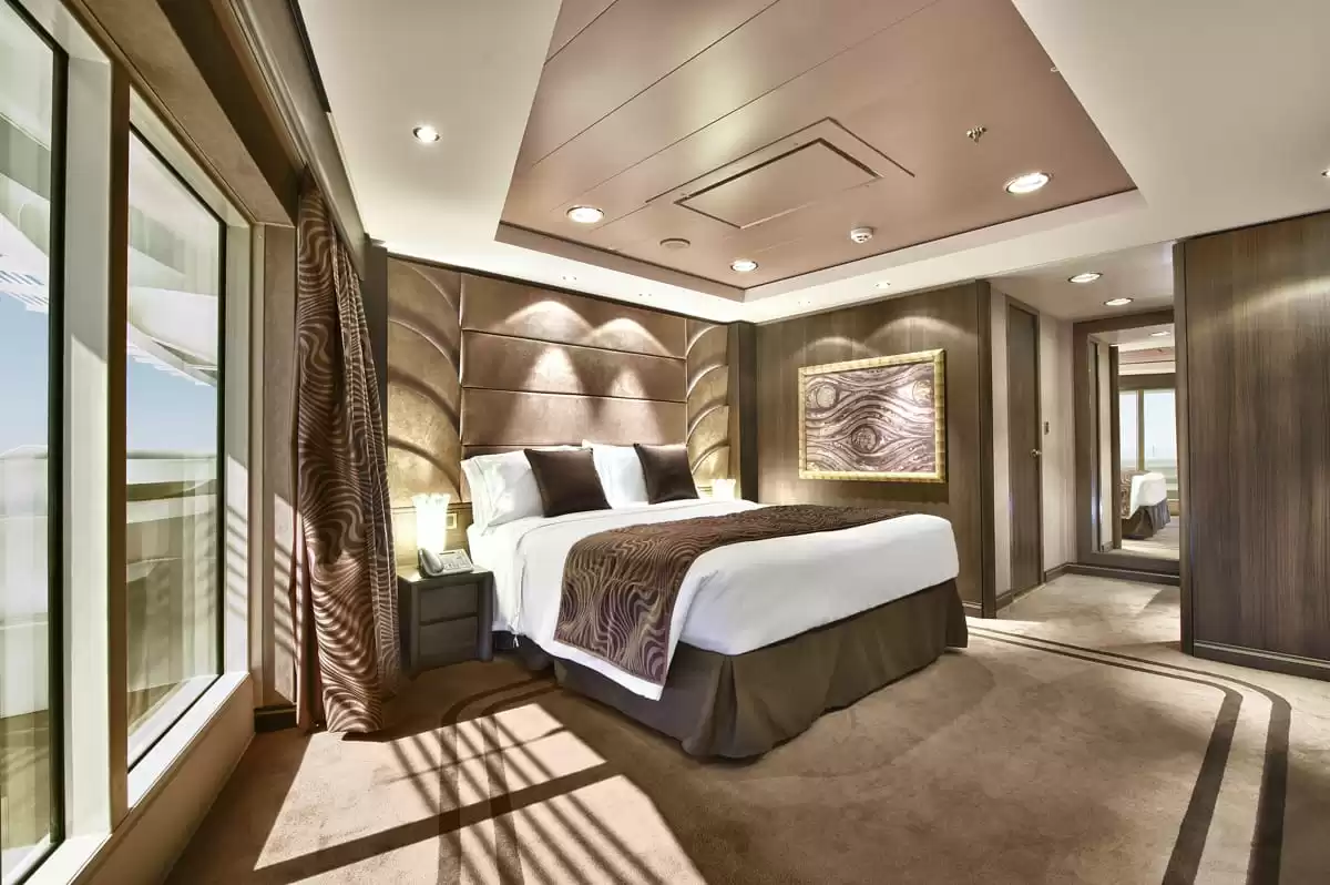 el MSC Divina :   68