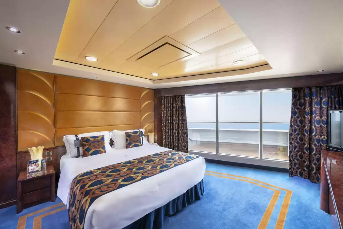 el MSC Fantasia :   4