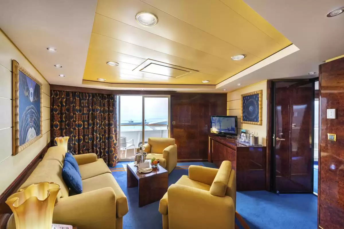 el MSC Fantasia :   6