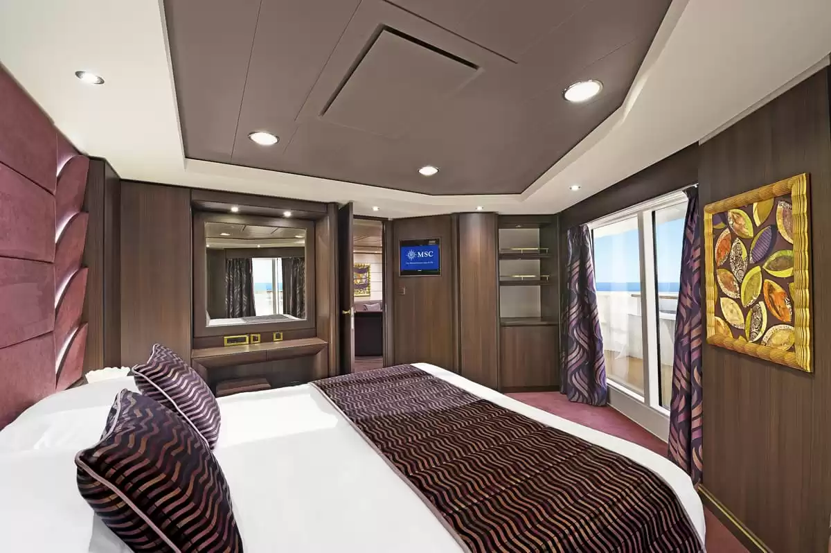 el MSC Preziosa :   5
