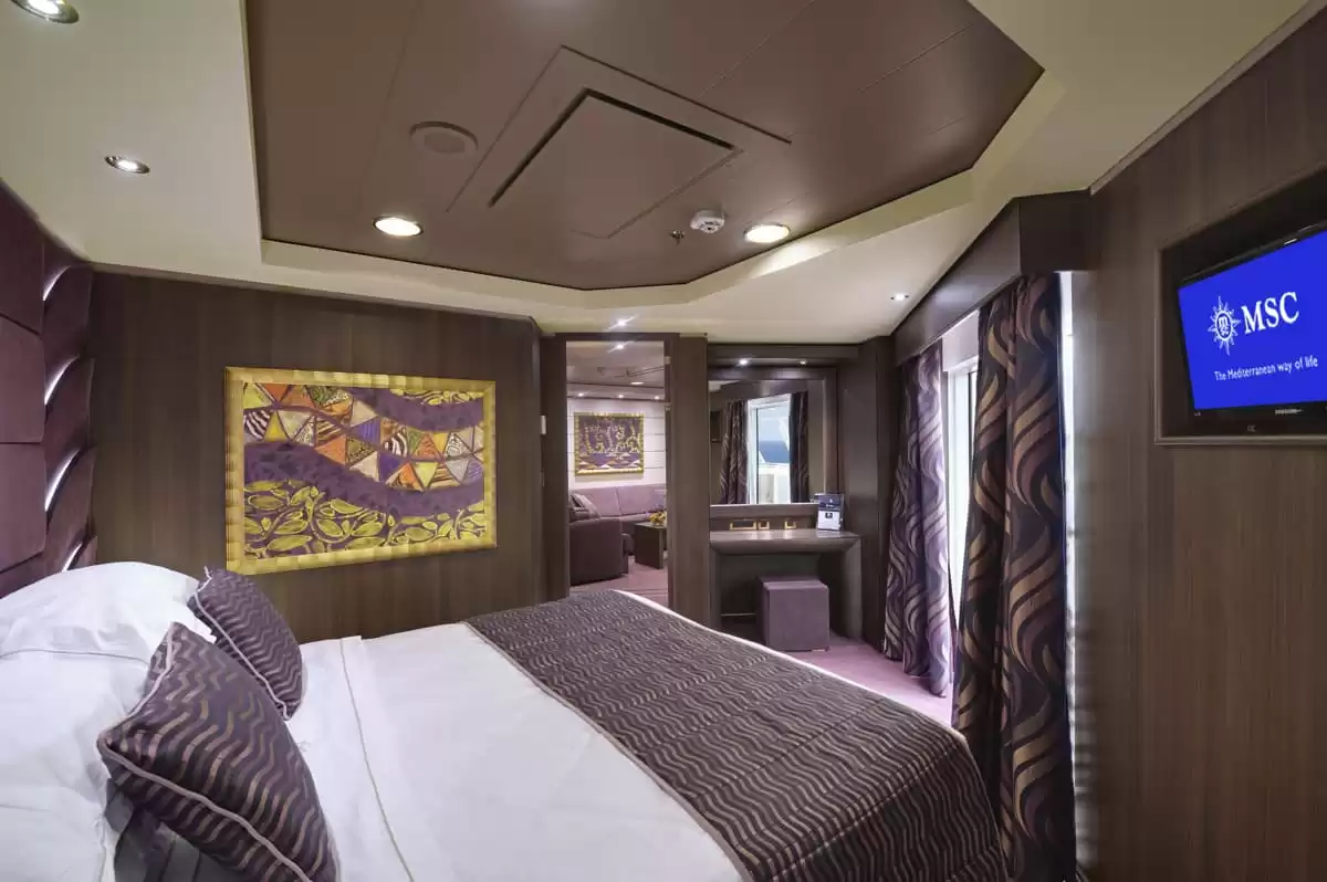 el MSC Preziosa :   4