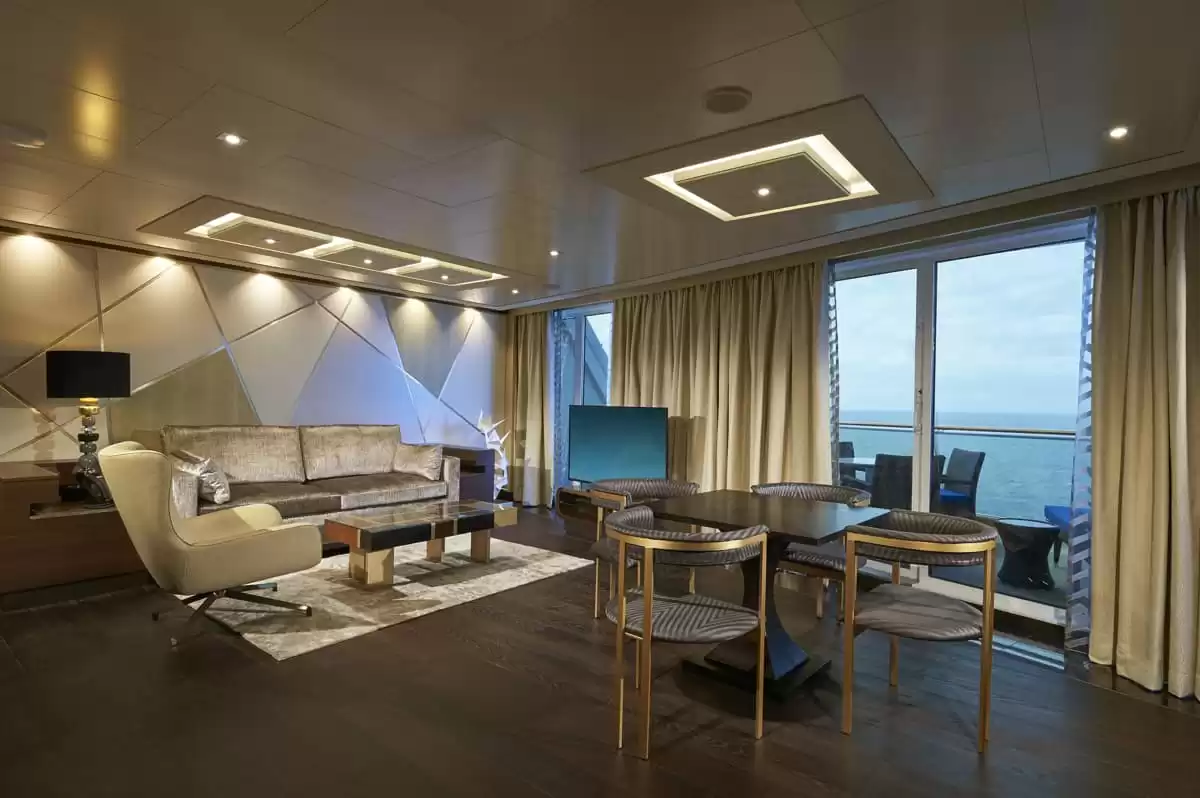 el Norwegian Joy :   11
