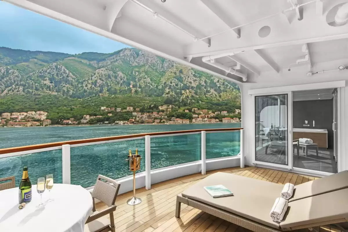 el Seabourn Ovation :   2