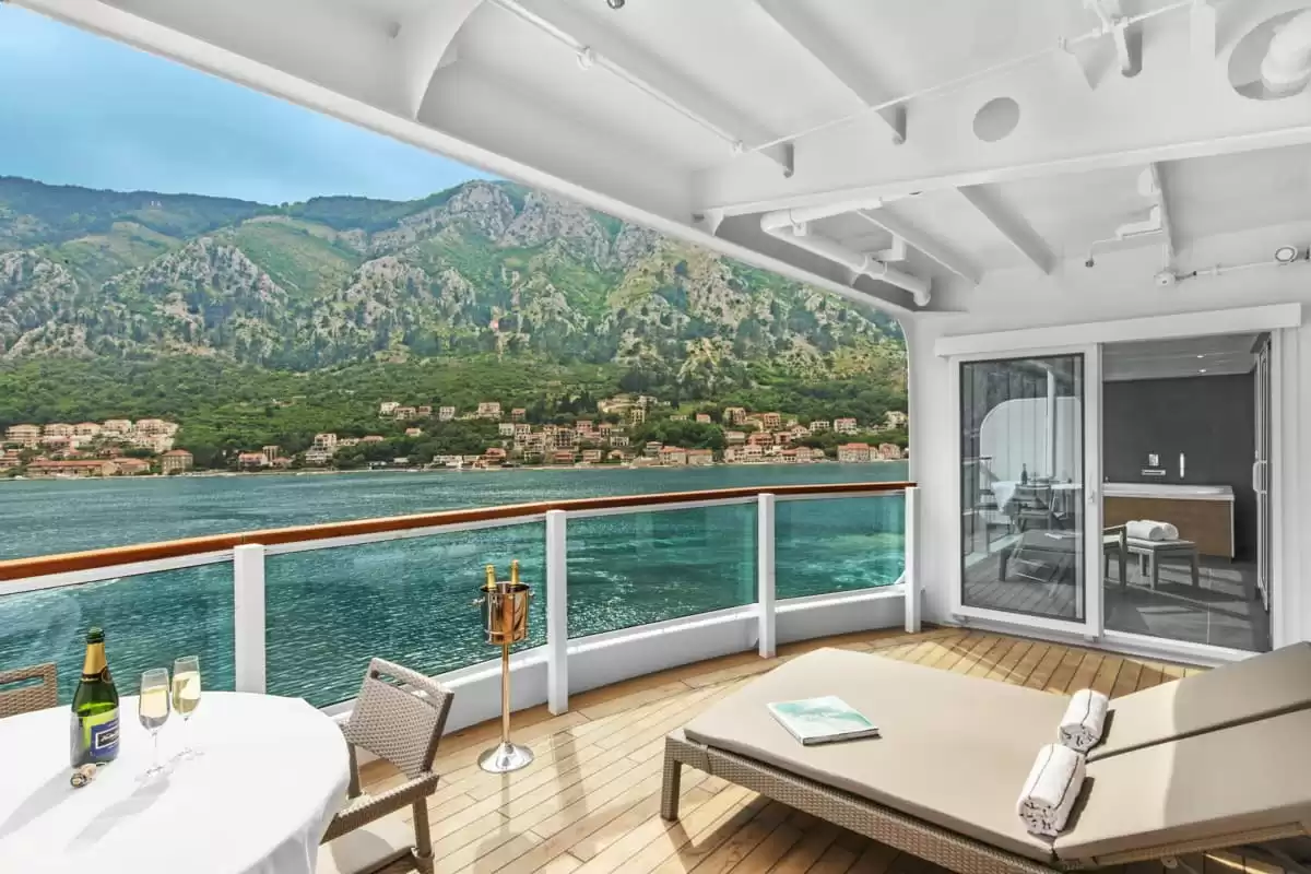 el Seabourn Ovation :   3