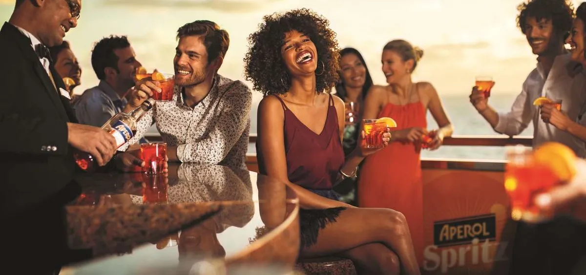 3- APEROL SPRITZ BAR <br> APERITIVO CON VISTA AL MAR & DOLCE VITA