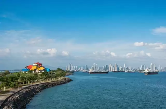 Desde Amador Causeway